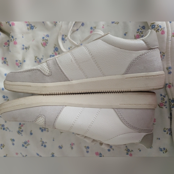 Universal Thread White Sneakers - Picture 3 of 6